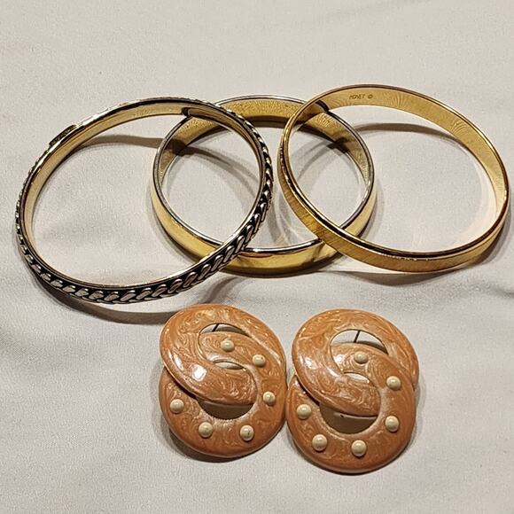 MONET & Liz Claiborne bracelet‎ lot # 1 - Picture 1 of 10